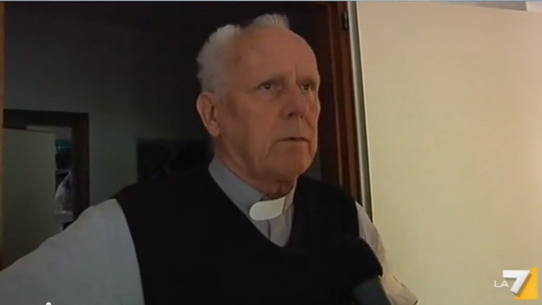 Il prete che giustifica la pedofilia: "Se mi cacciano predicherò al bar"