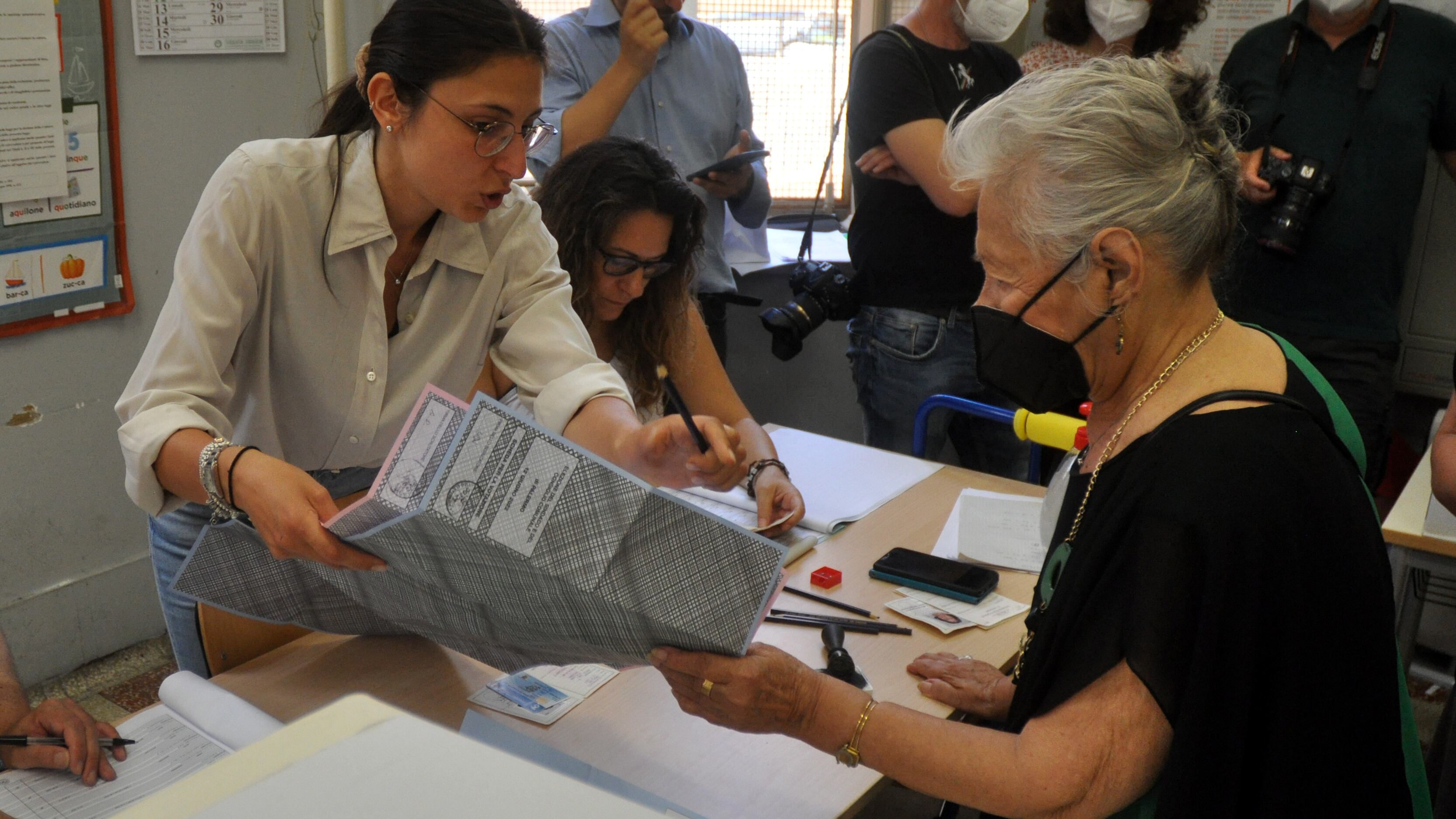 Amministrative, Firenze e Bari verso il ballottaggio
