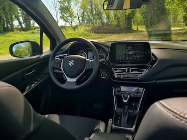 Suzuki S-Cross Hybrid 140V: guarda le foto  12