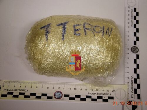 Un chilo e mezzo di eroina nascosta nella pattumiera