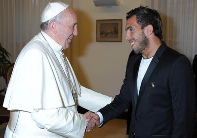Tevez regala la maglia al Papa 2