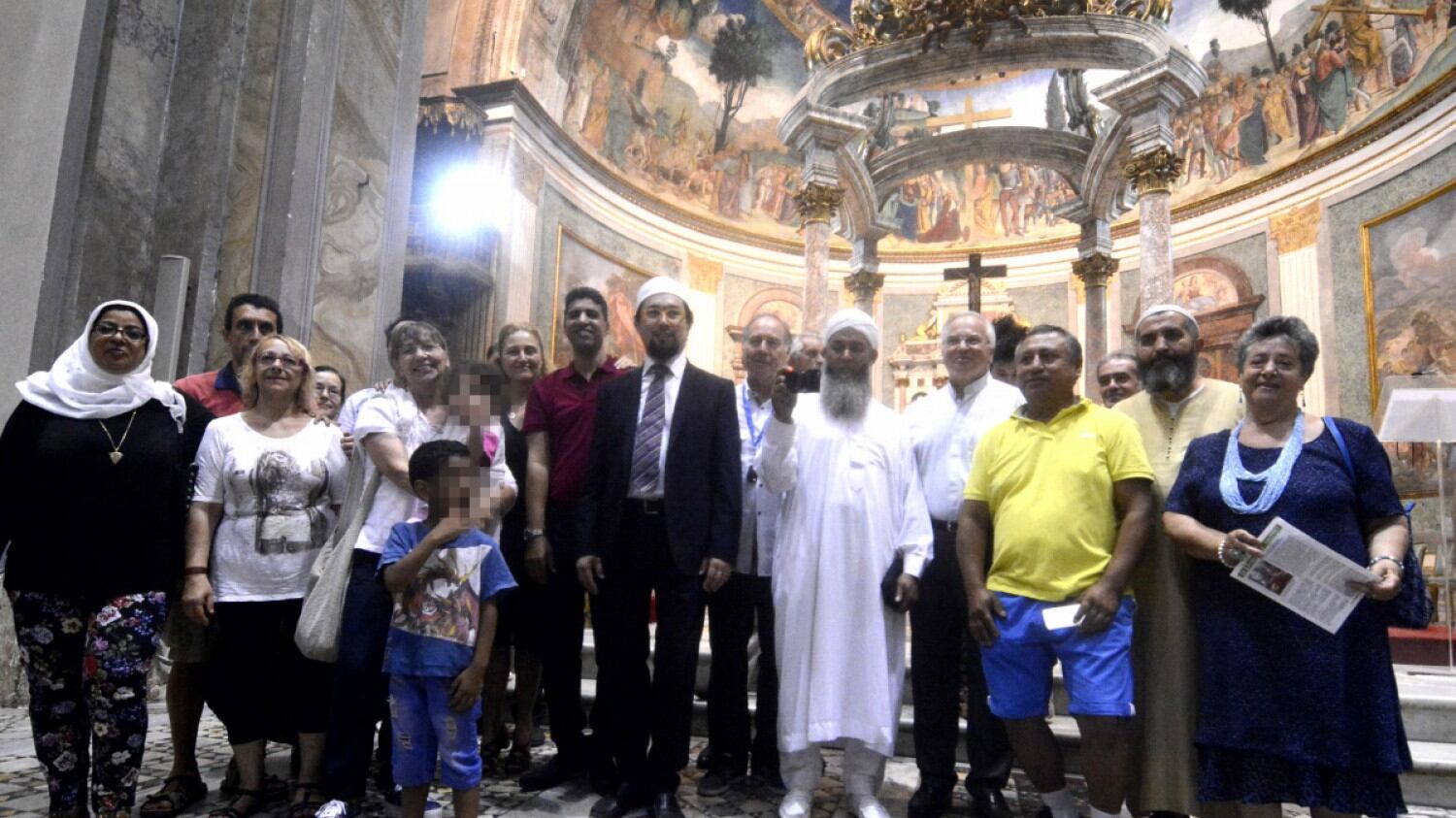 "Gli islamici nelle nostre chiese? È in atto un assalto al cristianesimo"
