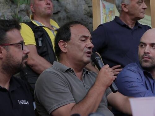 Favoreggiamento ai clandestini Manette per il sindaco di Riace