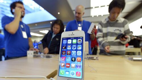 New York, a ruba il nuovo smartphone Apple 5