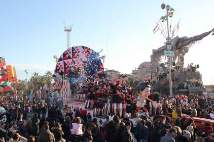 Carri al carnevale di Viareggio 16