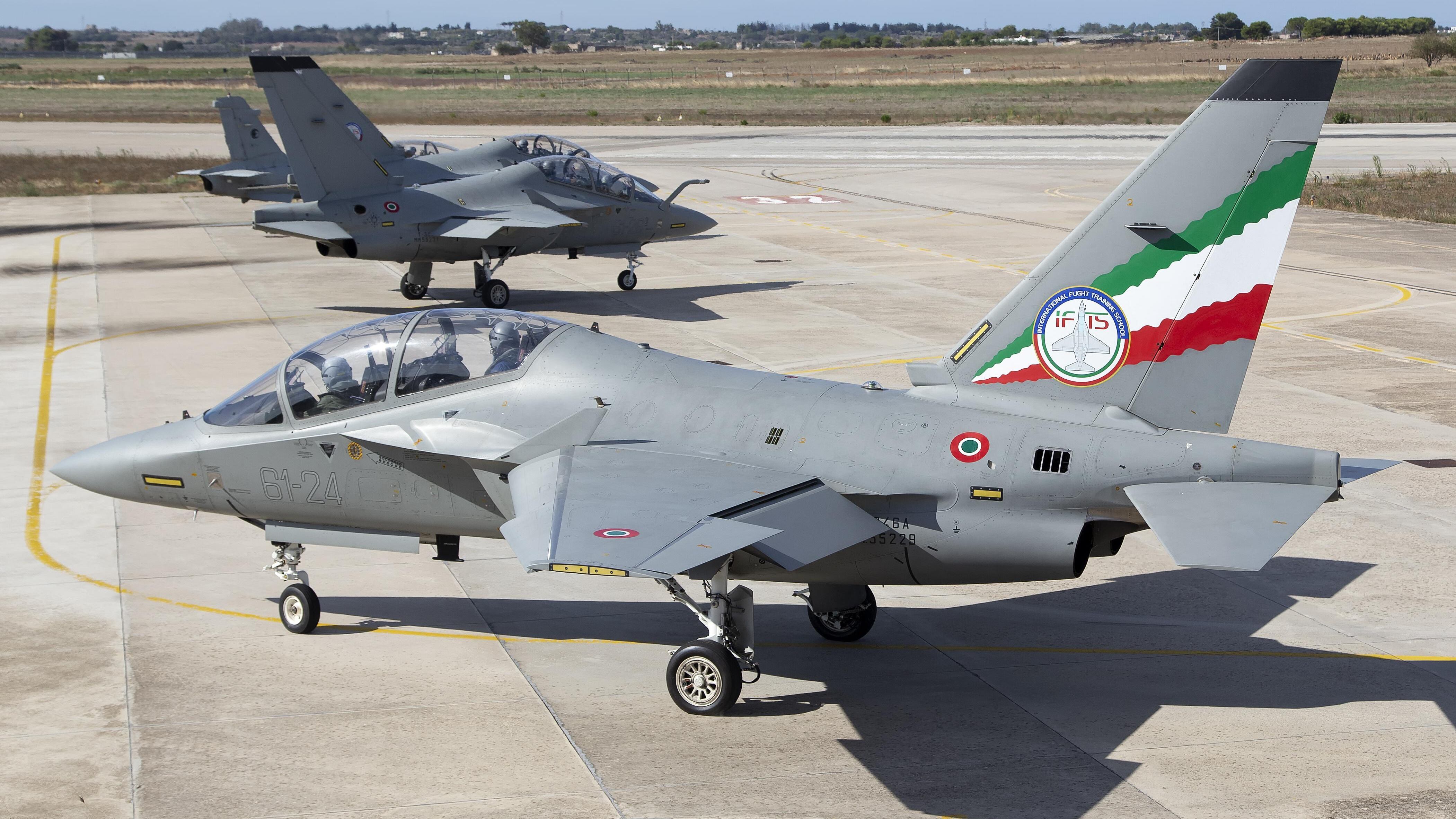 M-346, l’ambasciatore dell’hi-tech italiano pronto a salire in cattedra anche alla Us Navy