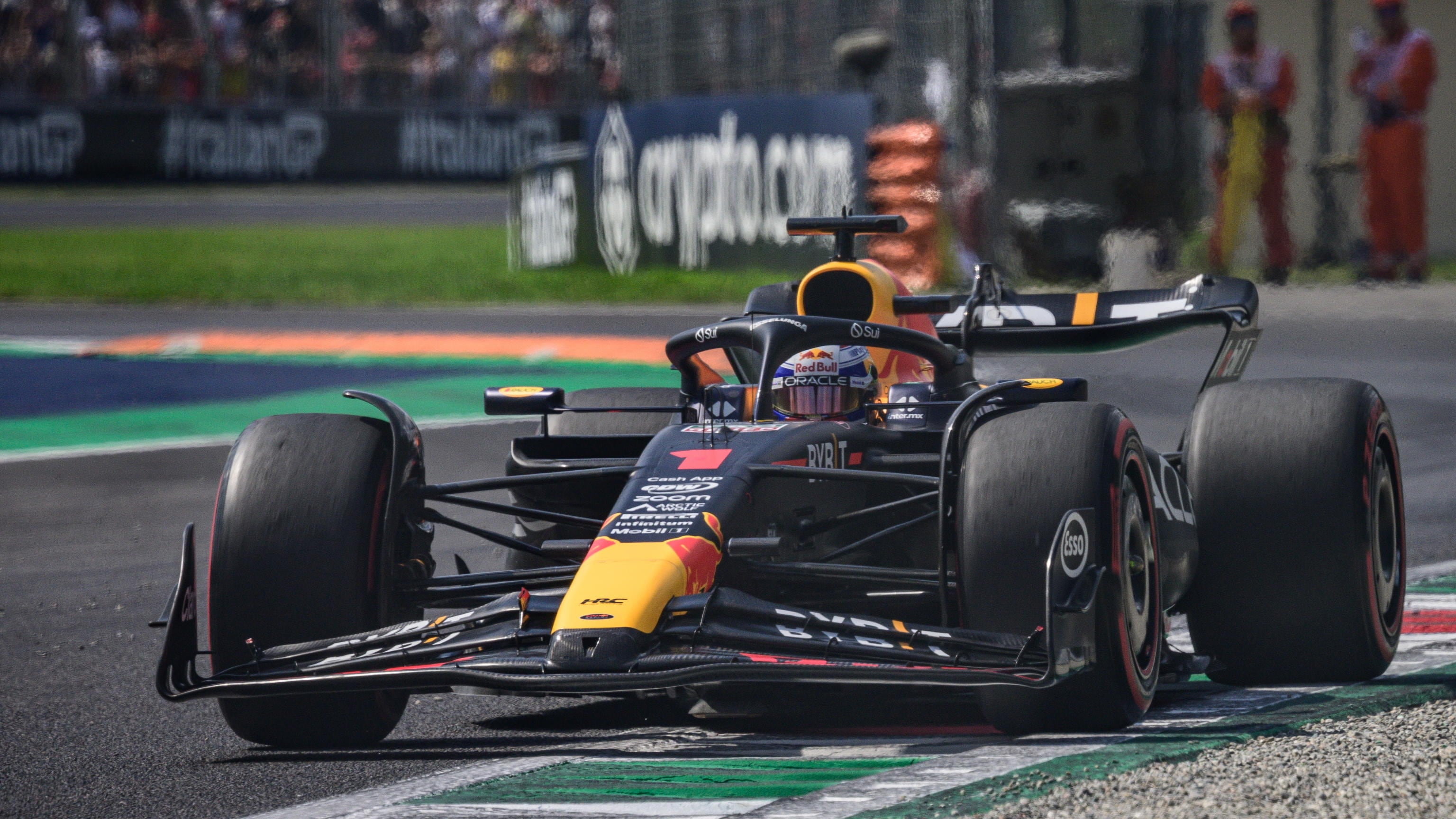 F1, le Ferrari lottano ma non ce la fanno
