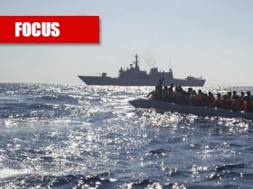 Il flop di Di Maio, gli scafisti e le Ong: la "bomba" migranti in arrivo dalla Libia