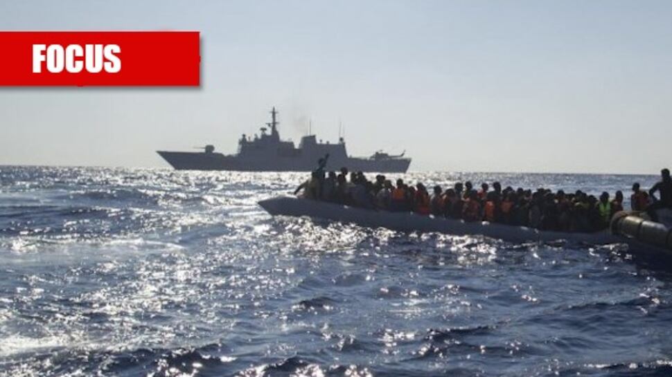 Il flop di Di Maio, gli scafisti e le Ong: la "bomba" migranti in arrivo dalla Libia