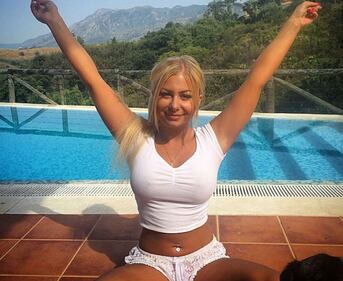 Jelly Devote, modella e imprenditrice dal corpo scolpito 8