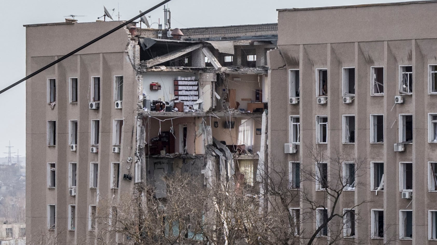 Ma l'offensiva russa flagella le città del Sud. Razzi contro Mykolaiv. Putin vuole Mariupol: "Ora deve arrendersi"