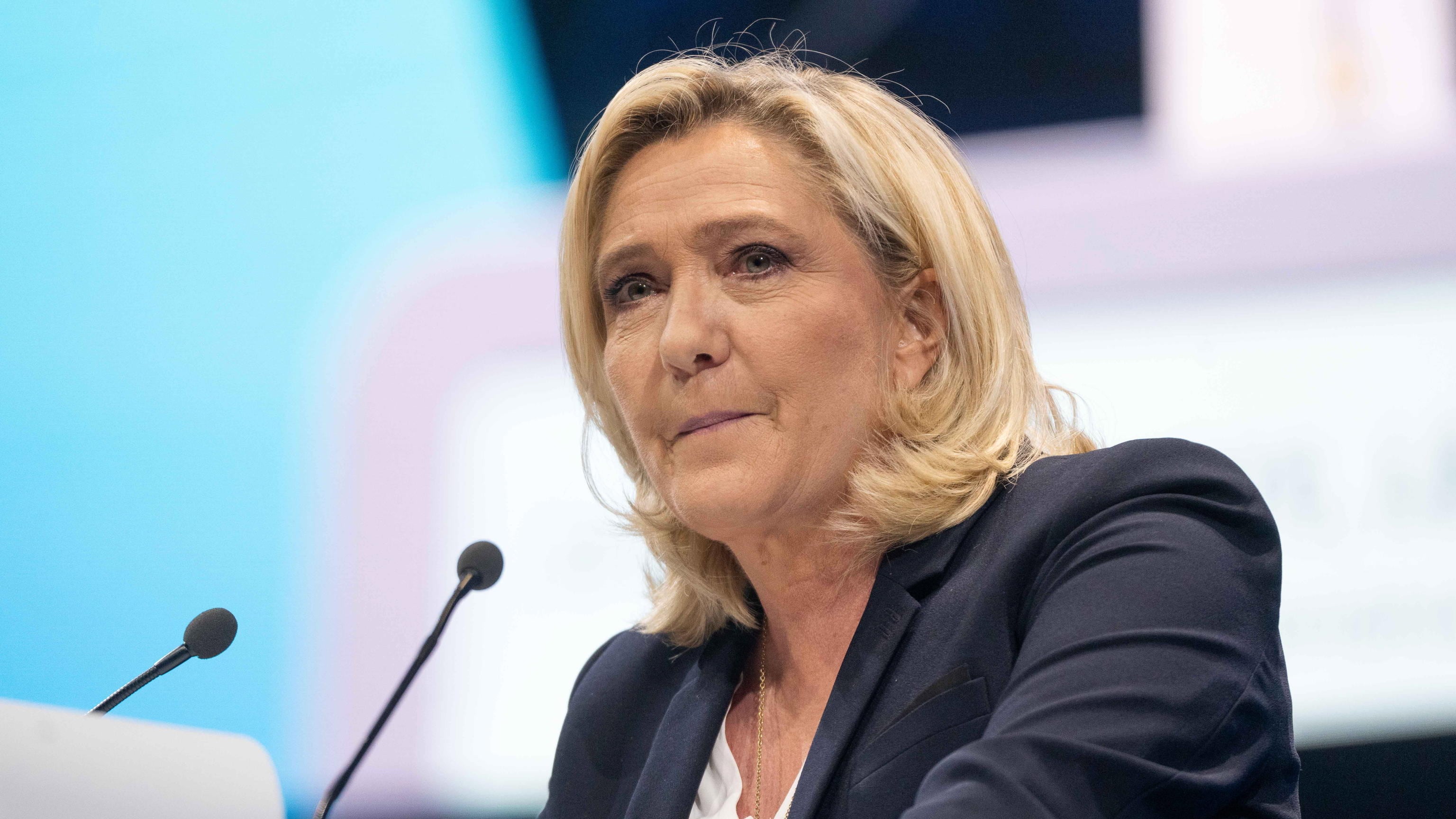 Le Pen sogna l'Eliseo. E promette già aperture a destra e a sinistra