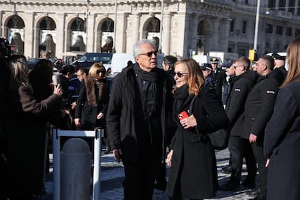 ddio a Valentino: Roma si ferma per l’ultimo saluto al re della moda, tra vip e istituzioni 8