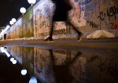 Palloncini luminosi lungo il Muro di Berlino 3