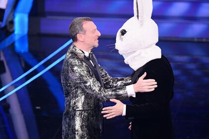 Fiorello trasformista: prima Coniglio poi Maria De Filippi 7
