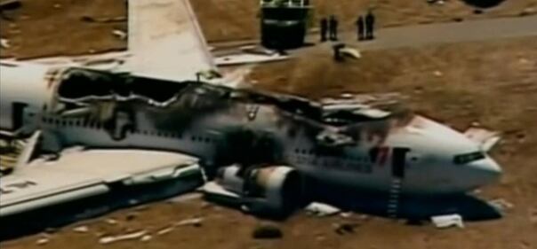 San Francisco, aereo si schianta e va in fiamme 16
