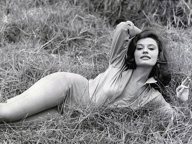 Raffaella Carrà, la storia in foto 1