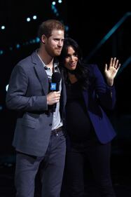 Meghan Markle e il Principe Harry, le foto dell'ovazione 7