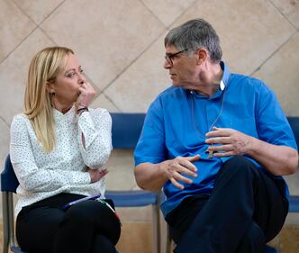 Giorgia Meloni e don Patriciello a Caivano 3