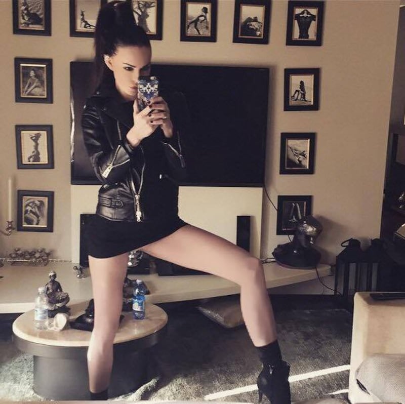 Nina Moric, battute e foto sexy su Facebook 18