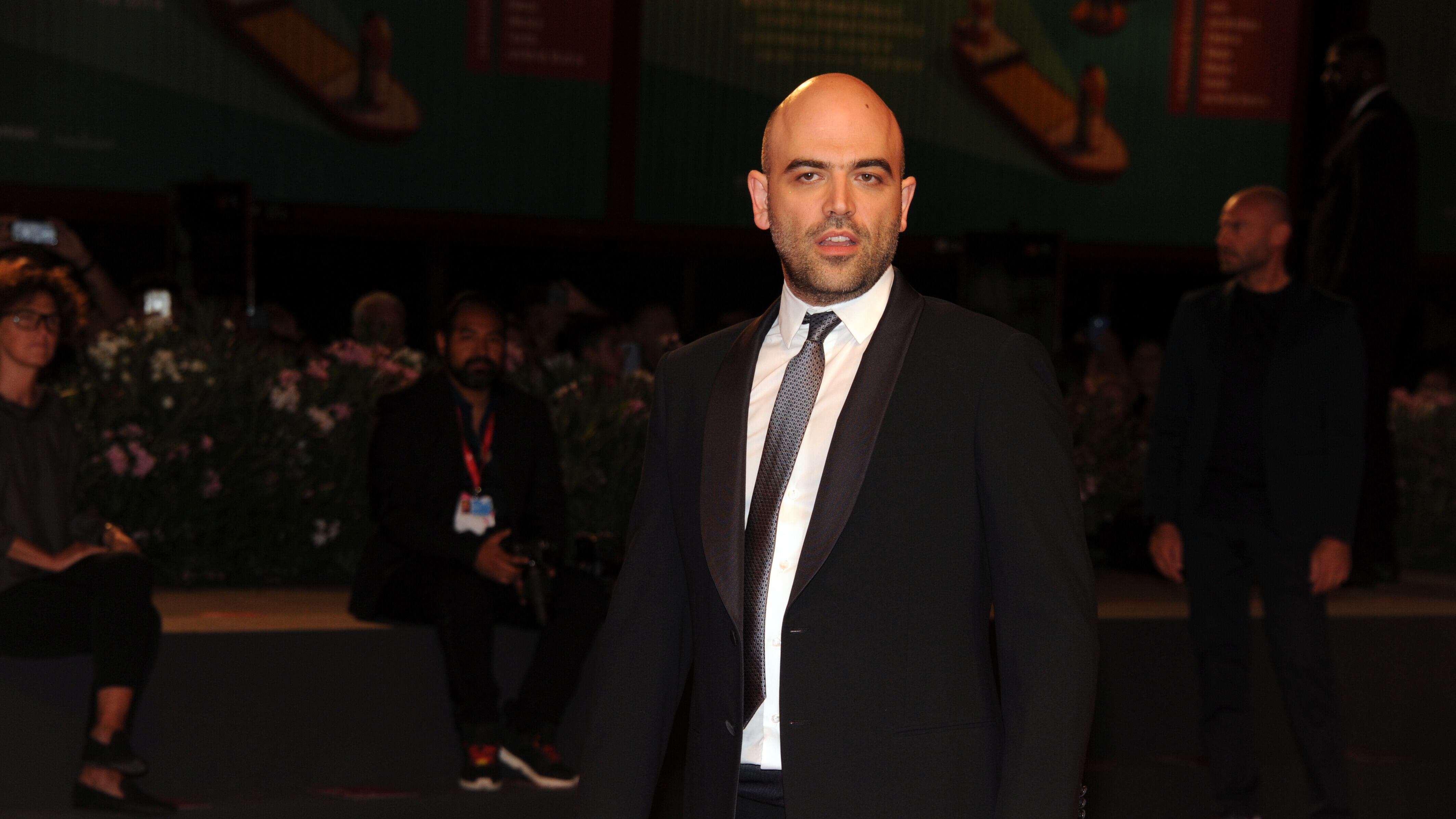 "Salvini e Meloni bastardi", ora Roberto Saviano rischia il processo