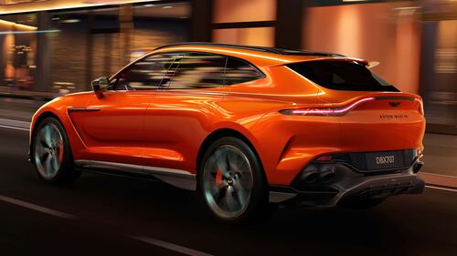 Aston Martin DBX707 restyling, guarda tutte le foto 2