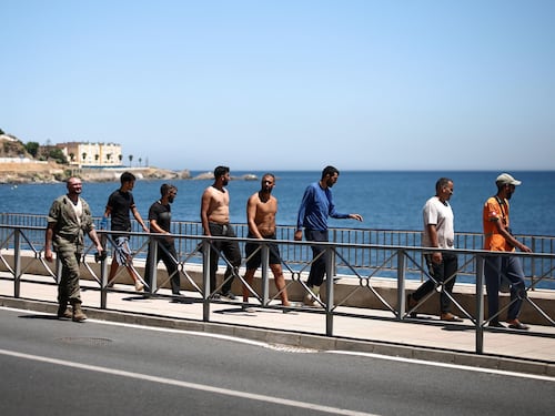 Sim algerine e piano di propaganda social. Gli 007 del re mirano Melilla e ancora Ceuta