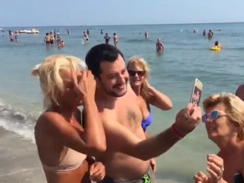 Sole, mare e discoteca: il weekend da leoni di Salvini in riviera romagnola a Milano Marittima