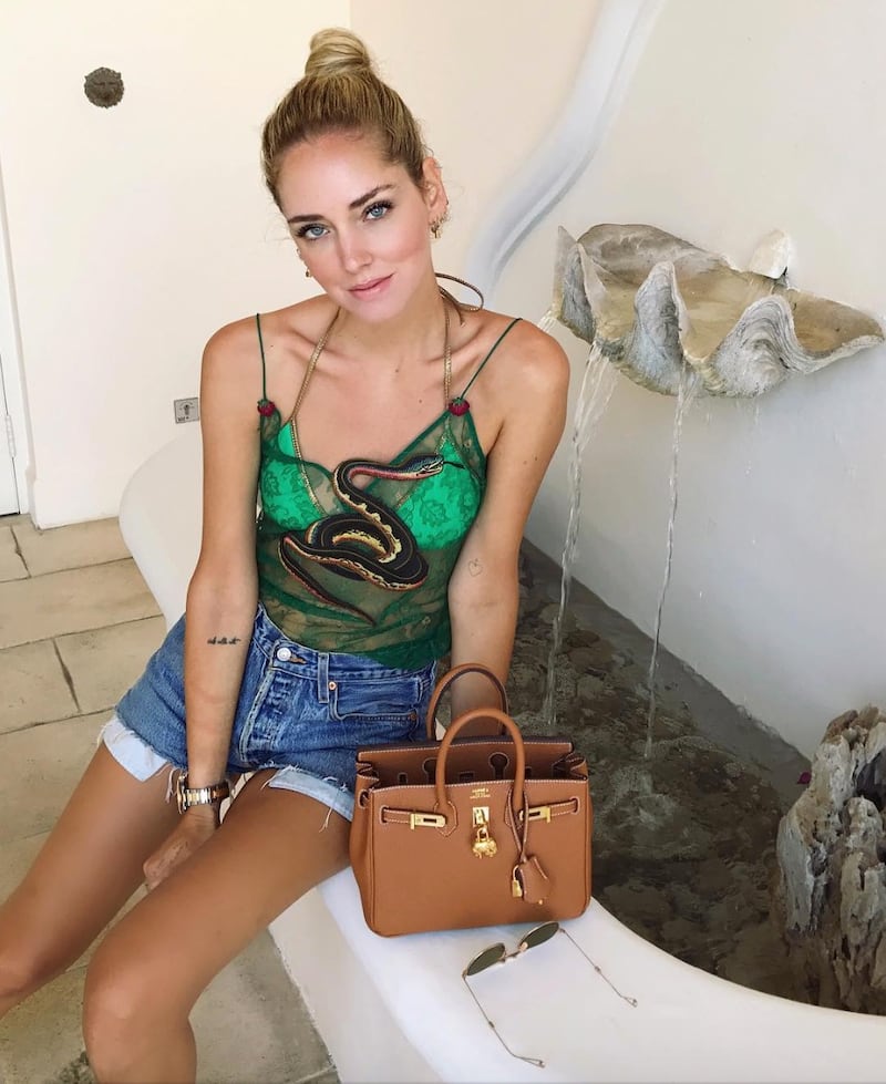 Chiara Ferragni hot, ragnatela sul seno 27