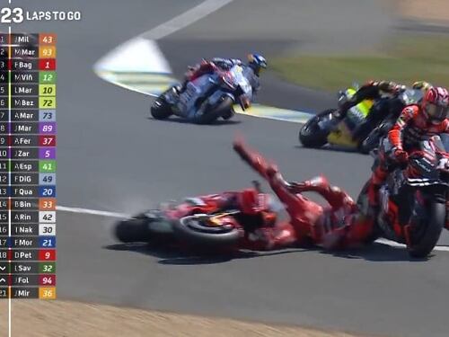 MotoGP, prima l'incidente poi la lite sulla ghiaia: cosa è successo tra Bagnaia e Viñales