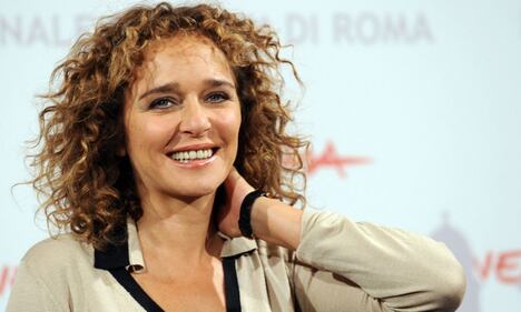 Valeria Golino, topless mozzafiato a 50 anni 35