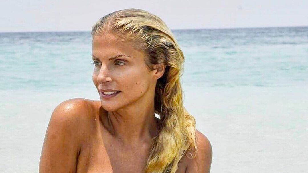 Il topless "filosofico" di Francesca Cipriani