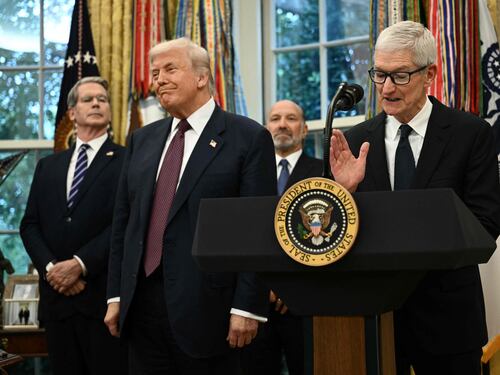 Dazi, primo effetto: Apple investe 100 miliardi negli Usa
