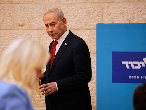 Netanyahu vede Kushner, Usa-Israele concordi sul ritiro da Gaza solo dopo disarmo Hamas. Teheran minaccia: “Pronti a intensificare gli attacchi a Hormuz”