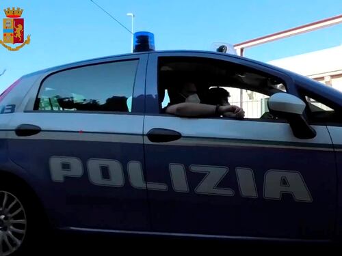 Le sprangate in testa, poi gli spari: pestato in casa dai ladri inferociti