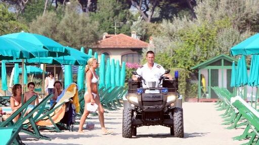 Era al mare in malattia: licenziamento annullato