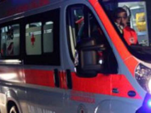 Follia a Napoli, sequestra ambulanza per evadere dai domiciliari