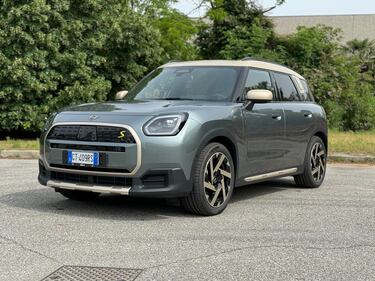 MINI Countryman SE ALL4: guarda la gallery del crossover elettrico da 313 CV 2