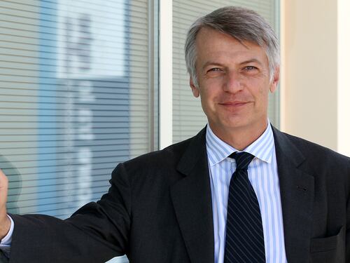 Dopo aver dettato i tempi ai giudici, ora il Corriere vuole la testa del Cav