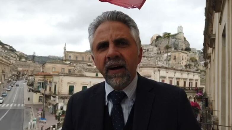 Virus, ha febbre e sintomi ma prende due aerei e va in Sicilia: positiva denunciata nel Ragusano
