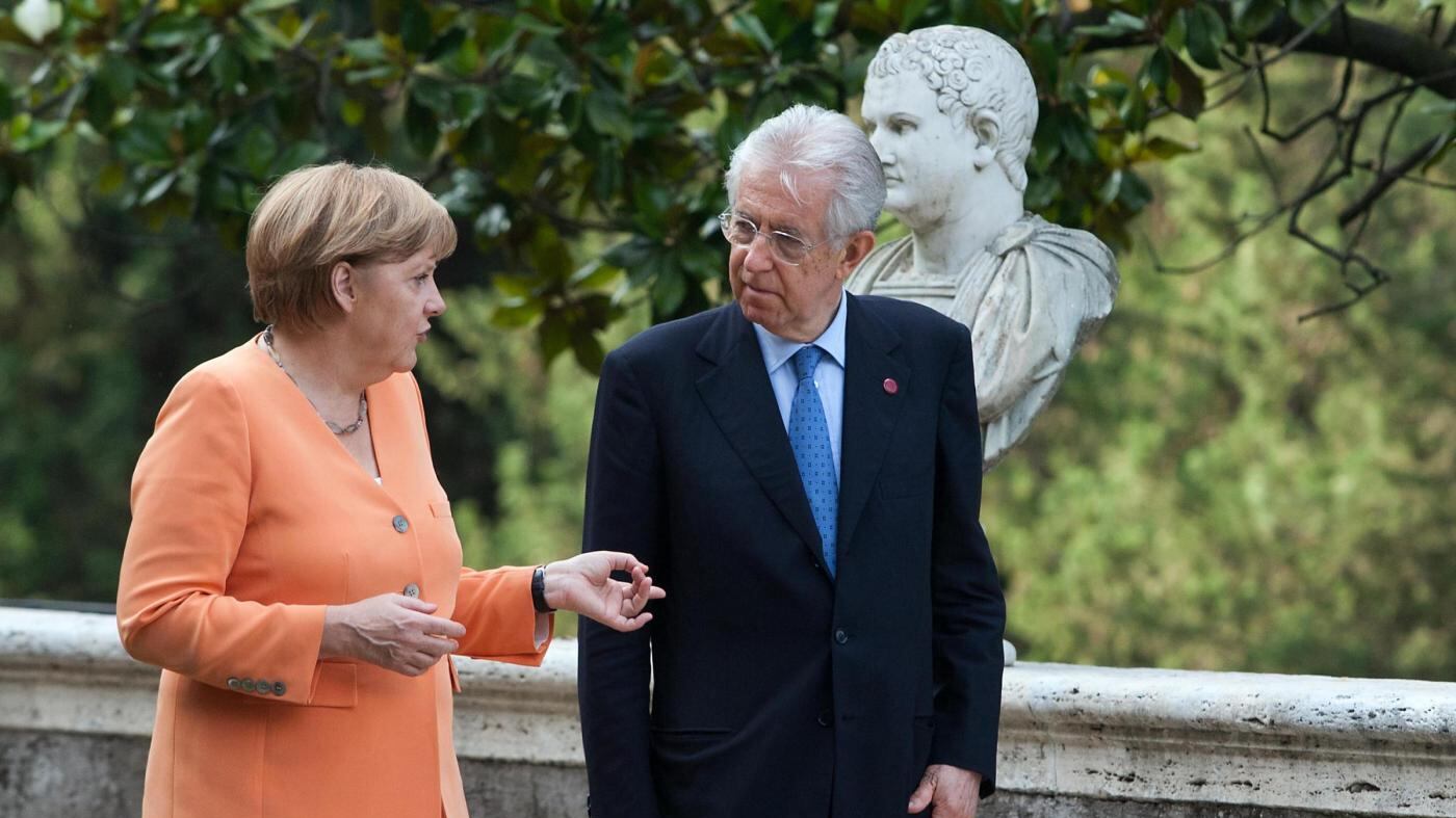 La confessione di Monti: "Quella serata in terrazza con la Merkel..."