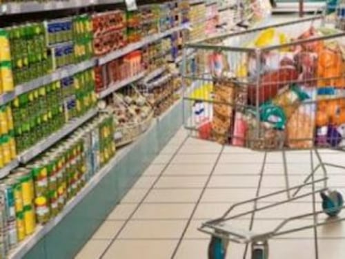 Lecce, paura al supermercato: ladri armati e a volto coperto fanno irruzione