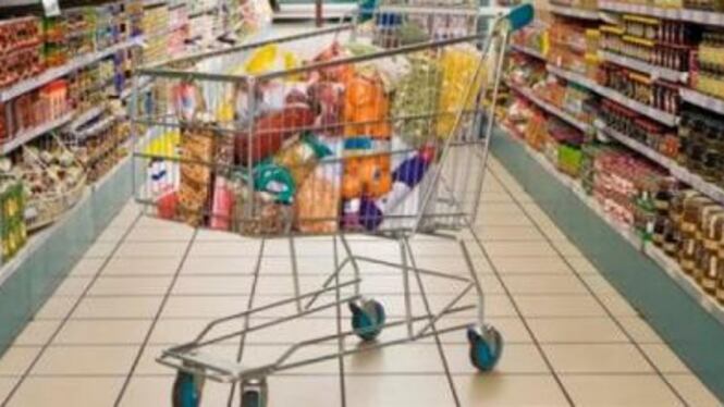 Lecce, paura al supermercato: ladri armati e a volto coperto fanno irruzione