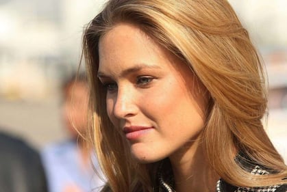 Bar Rafaeli, gravidanza sexy al mare 15