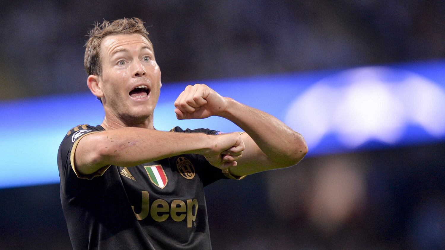 Lichtsteiner vuole solo l'Inter: la Juventus si oppone