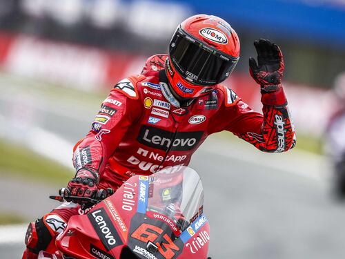 MotoGp, doppietta italiana ad Assen: Bagnaia trionfa davanti a Bezzecchi