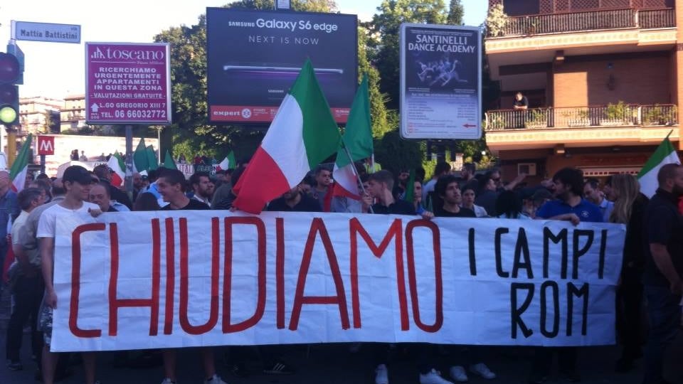 Tensioni al corteo anti-rom dei romani di via Battistini