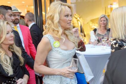 Pamela Anderson sexy e impegnata 27