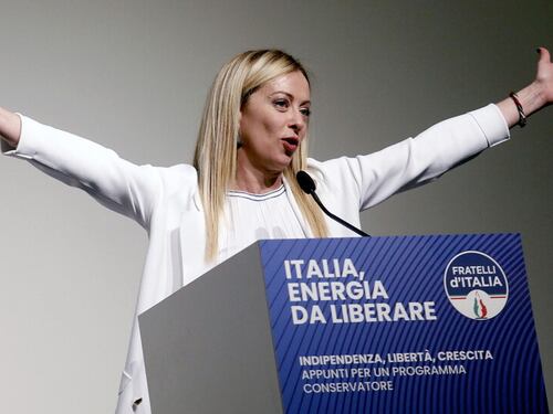 Meloni: "Salpiamo per un viaggio che ci porterà al governo"