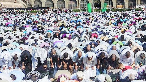 Islamici, raffica di ordinanze «Pd e leghisti uguali nei fatti»